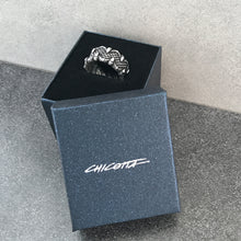 Load image into Gallery viewer, Dragon's Claw Design Oxidized Sterling Silver Band Ring