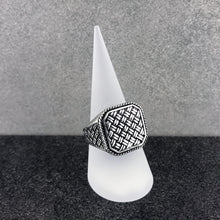 Görseli Galeri görüntüleyiciye yükleyin, Woven/Mesh Design Large Square Sterling Silver Ring