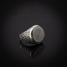 Görseli Galeri görüntüleyiciye yükleyin, Spider Eye Shaped Fine Sterling Silver Ring for Men