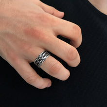 Görseli Galeri görüntüleyiciye yükleyin, Rugged Design Solid Oxidized Sterling Silver Band Ring