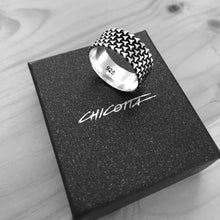 Görseli Galeri görüntüleyiciye yükleyin, Rugged Design Solid Oxidized Sterling Silver Band Ring