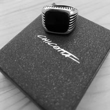 Görseli Galeri görüntüleyiciye yükleyin, Sterling Silver Ring with Large Rounded-square Black Onyx Stone
