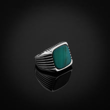 Görseli Galeri görüntüleyiciye yükleyin, Sterling Silver Ring with Large Rounded-square Water Green Agate